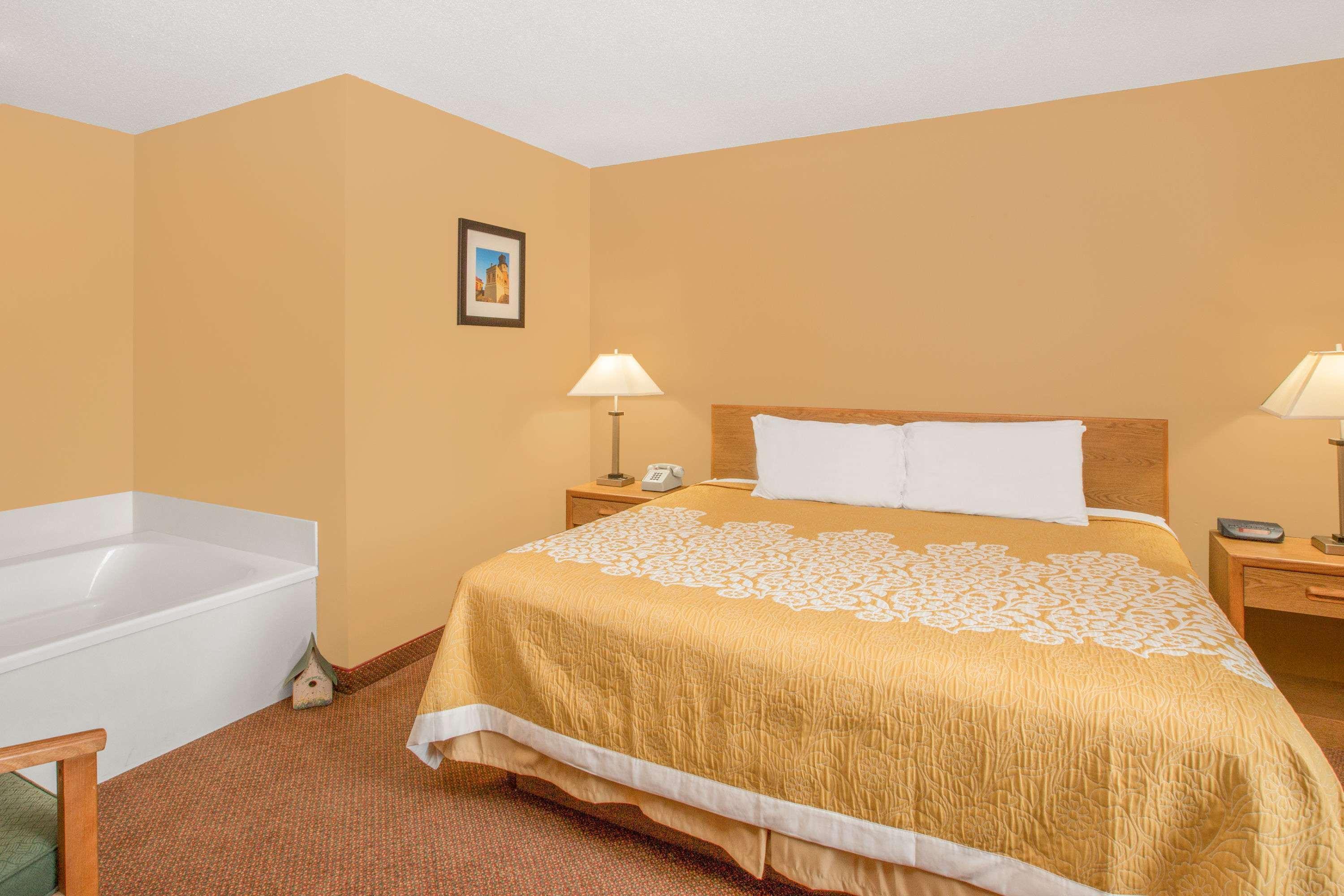 Days Inn By Wyndham Worthington Dış mekan fotoğraf