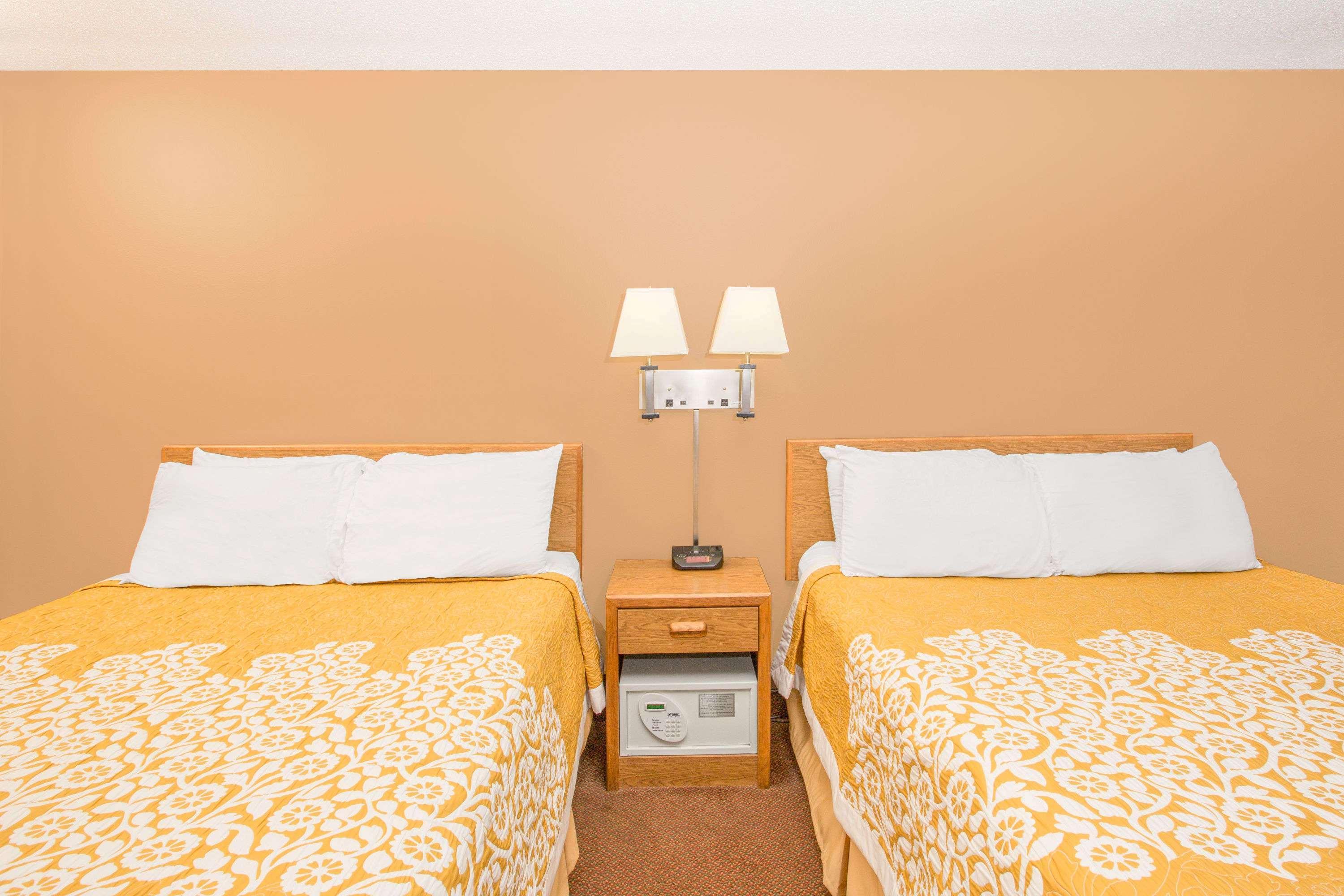 Days Inn By Wyndham Worthington Dış mekan fotoğraf